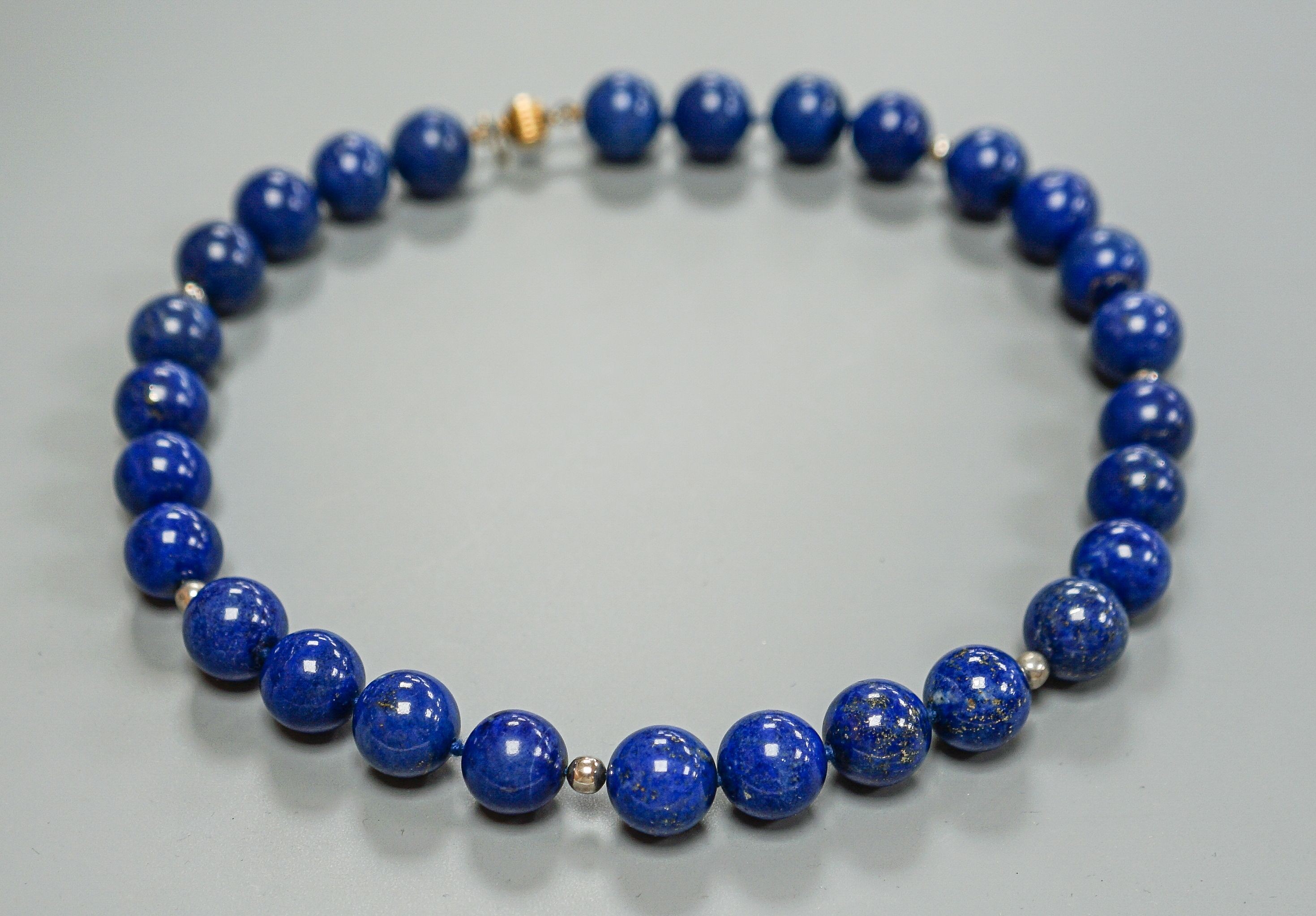 A single strand lapis lazuli circular bead necklace, with 375 clasp, 44cm.